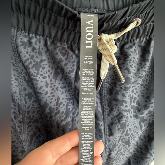 NWT Vuori Clementine Short 2.0 Size Large - Picture 2 of 4